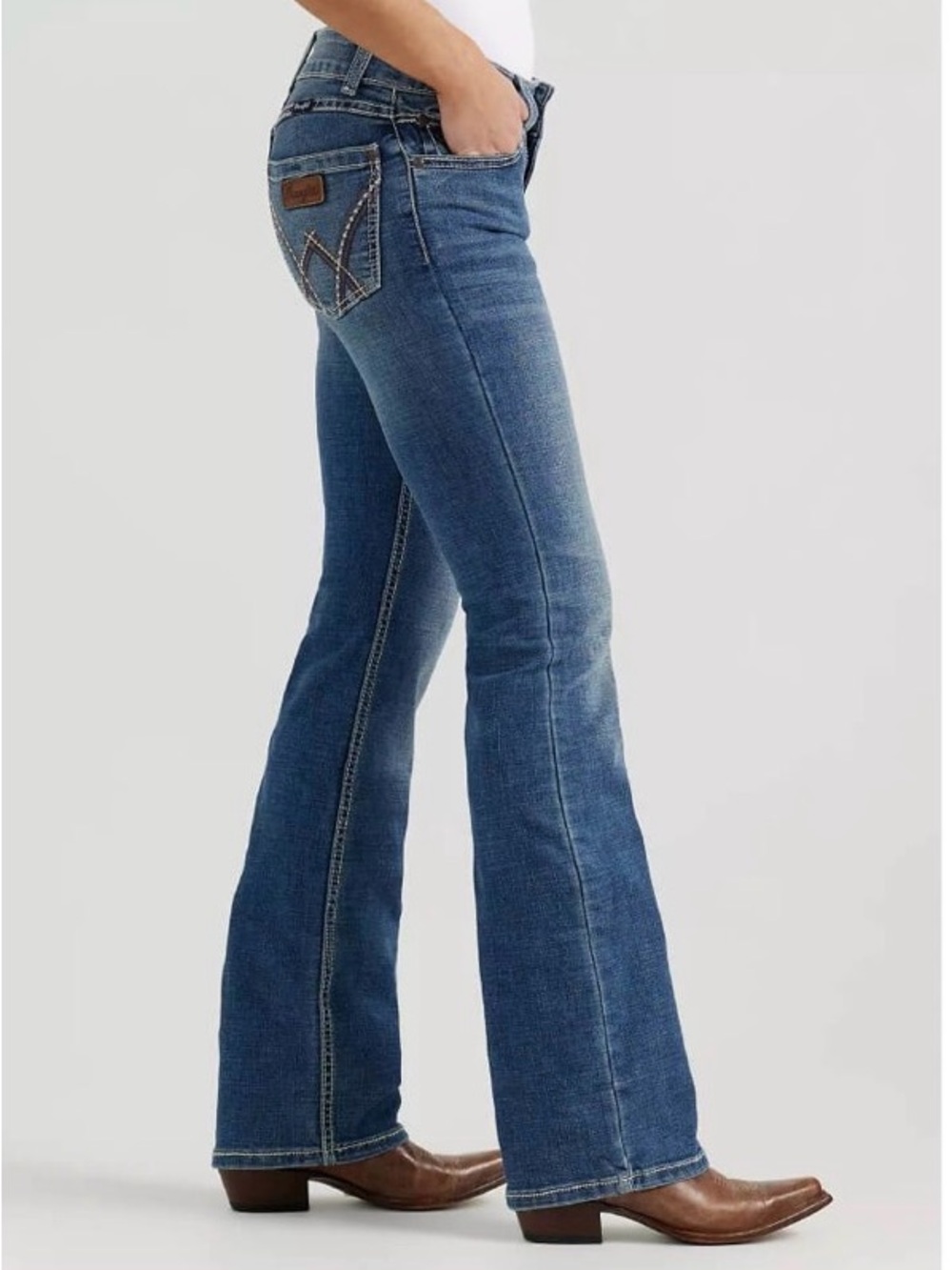 NWT Wrangler Retro Women's Blue Bootcut Jeans Mae mid-rise 26/1x32